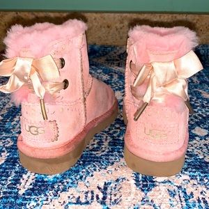 Toddler UGGS with a bow on the back